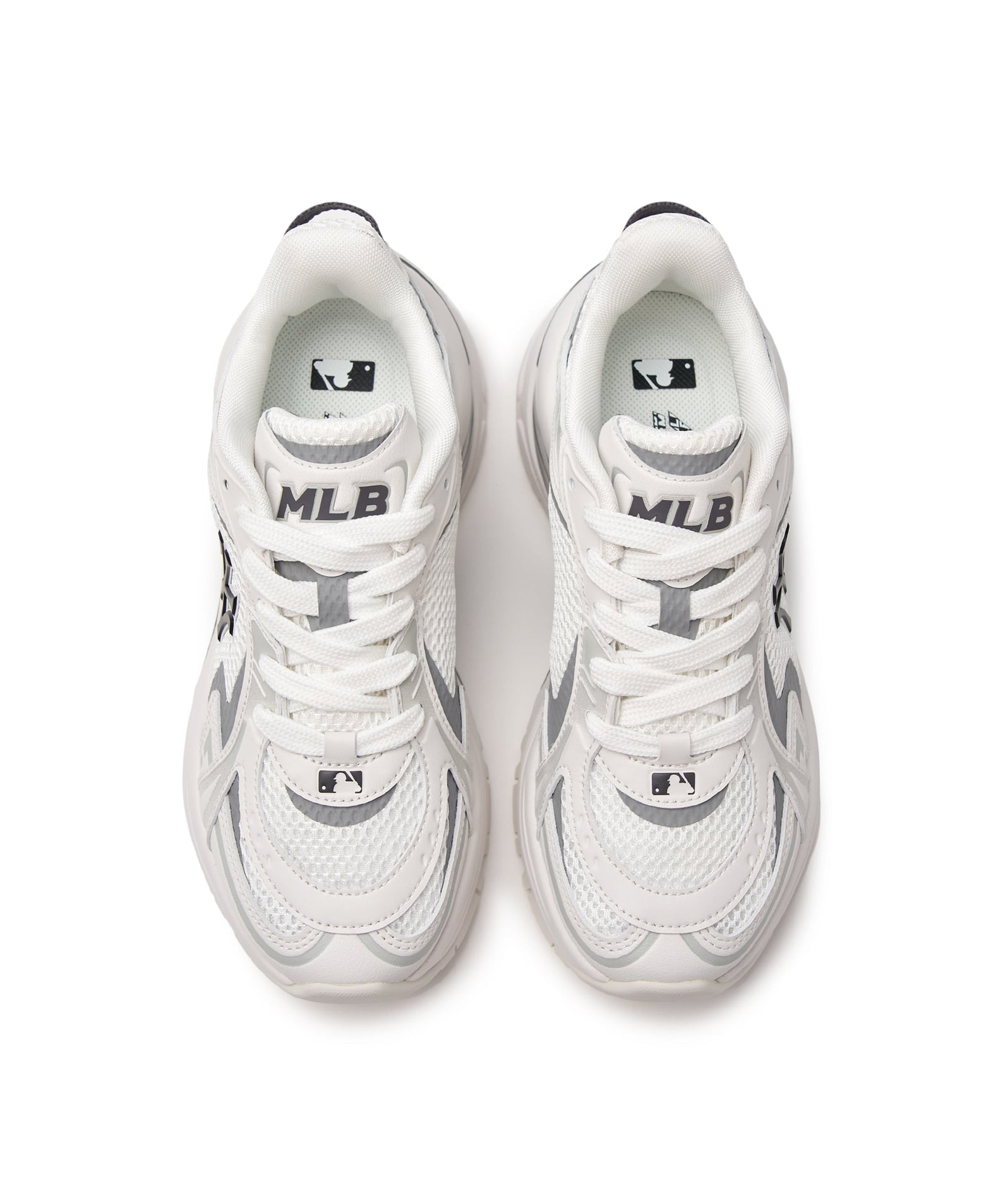 MLB Curve Runner New York Yankees WHITE, chaussures blanches MLB, vue de face sur fond blanc, style runner.