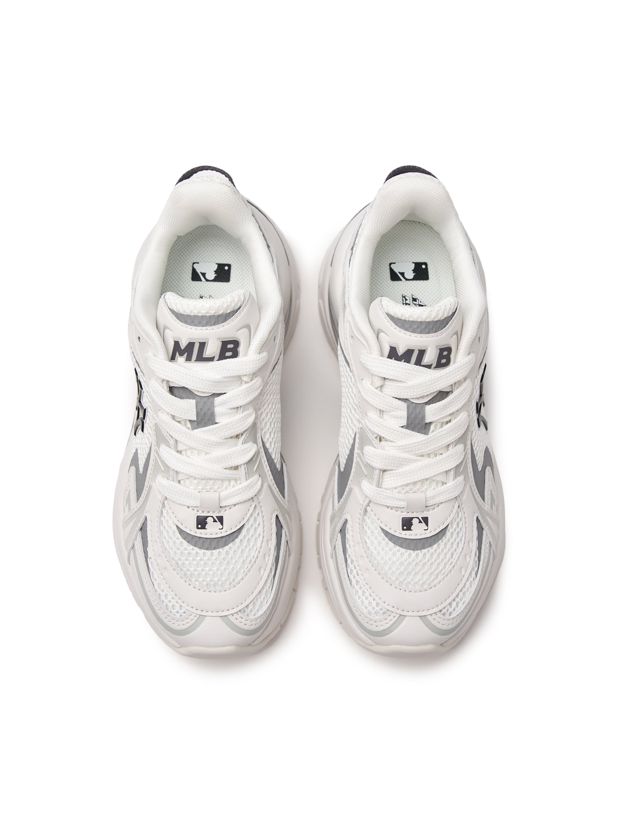 MLB Curve Runner New York Yankees WHITE, chaussures blanches MLB, vue de face sur fond blanc, style runner.