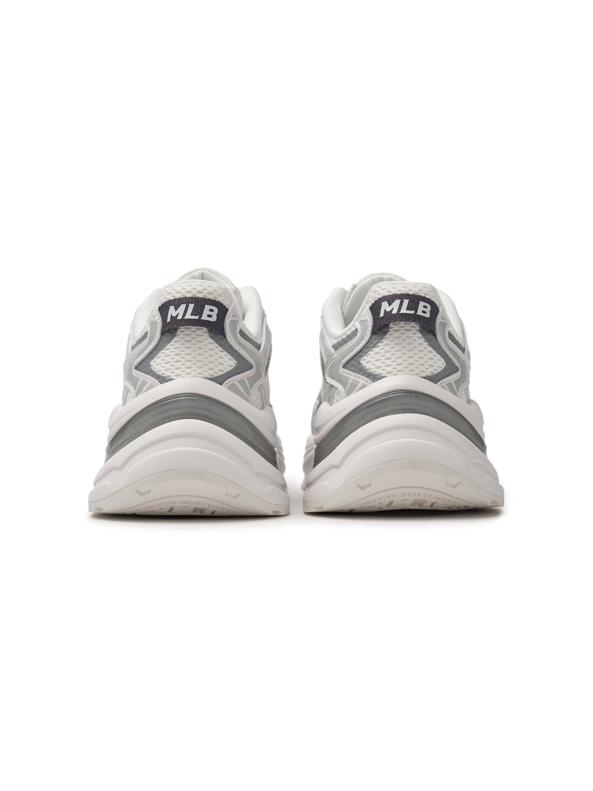 MLB Curve Runner New York Yankees WHITE : baskets MLB blanches vues de dos sur fond blanc, logo Yankees et tag MLB