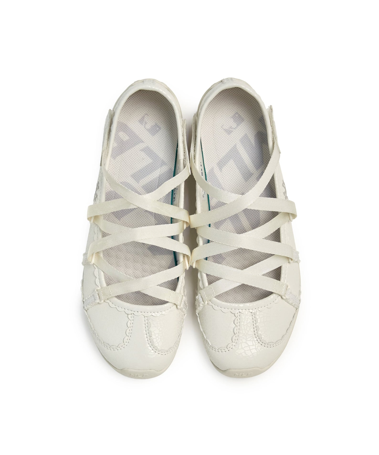MLB Flare Mary Jane New York Yankees CREAM, chaussures type Mary Jane blanches, vue de face sur fond clair, MLB.