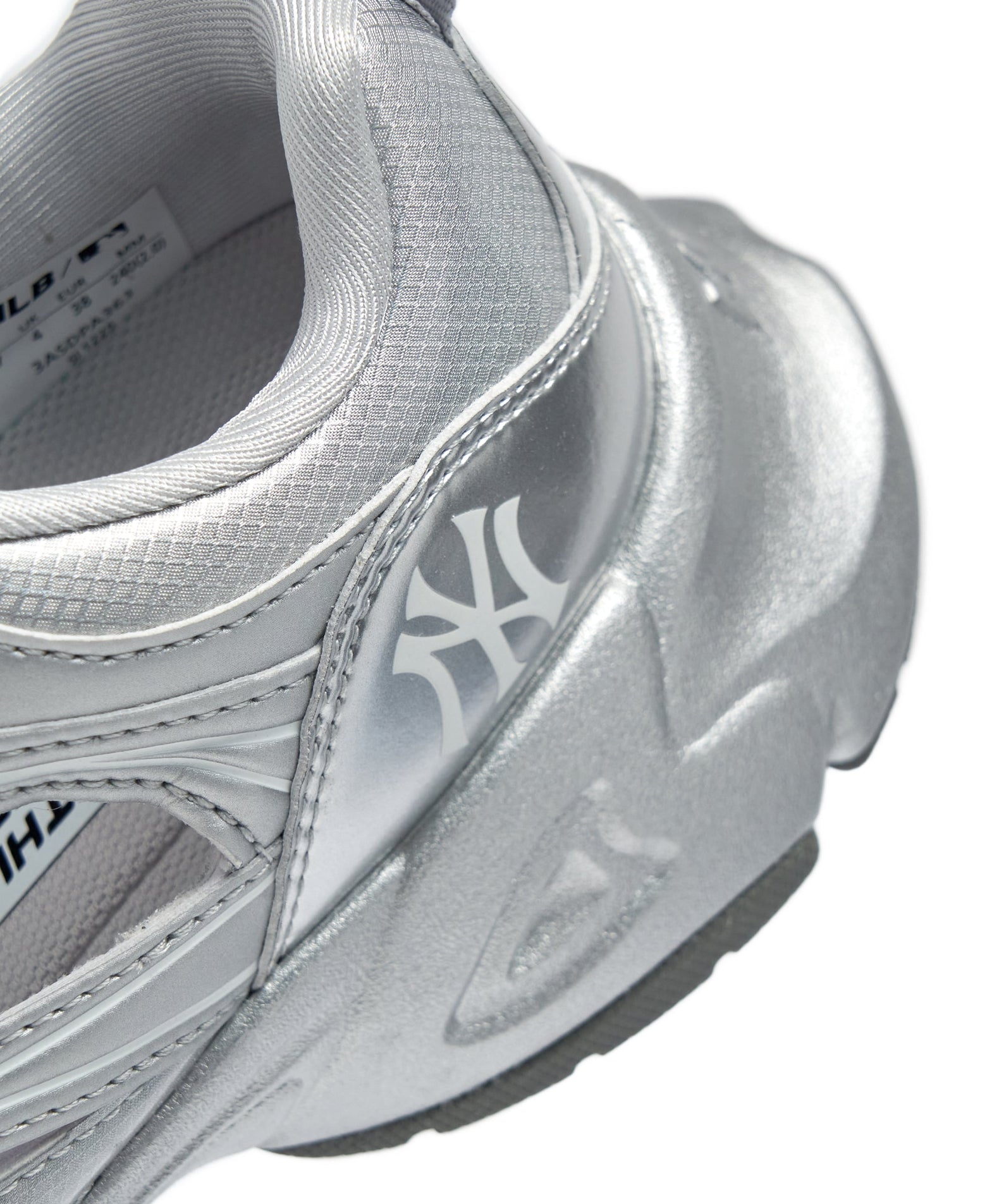 MLB Pastry Runner Mask Metal New York Yankees SILVER, chaussures métalliques argent Yankees, gros plan sur la semelle