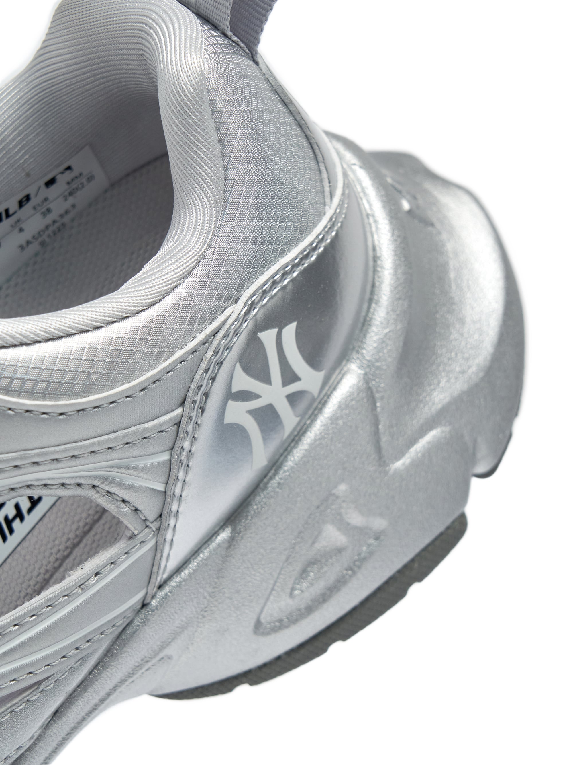 MLB Pastry Runner Mask Metal New York Yankees SILVER, chaussures métalliques argent Yankees, gros plan sur la semelle