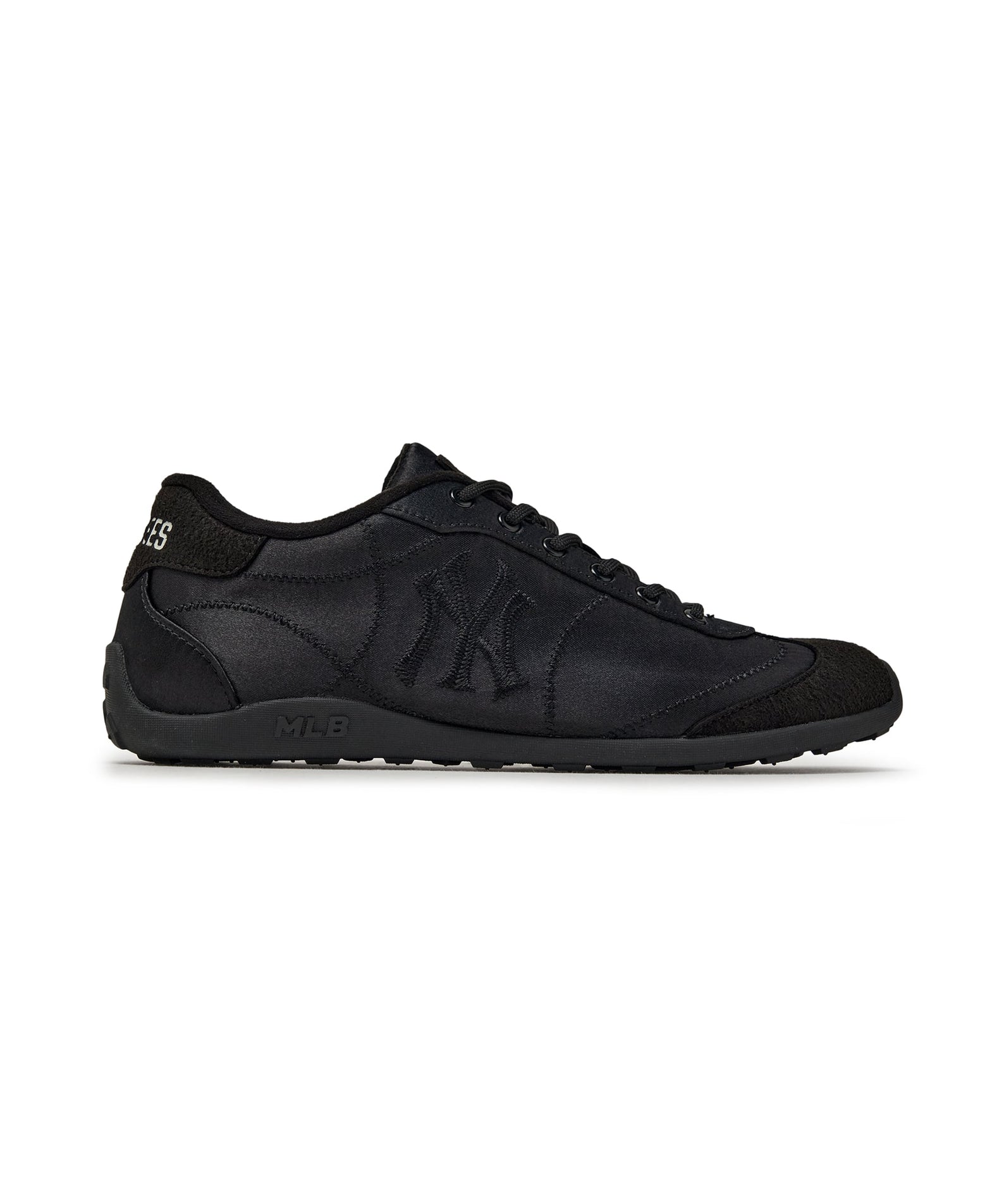 MLB Slick Powder New York Yankees BLACK, chaussures noires New York Yankees, vue latérale sur fond blanc.