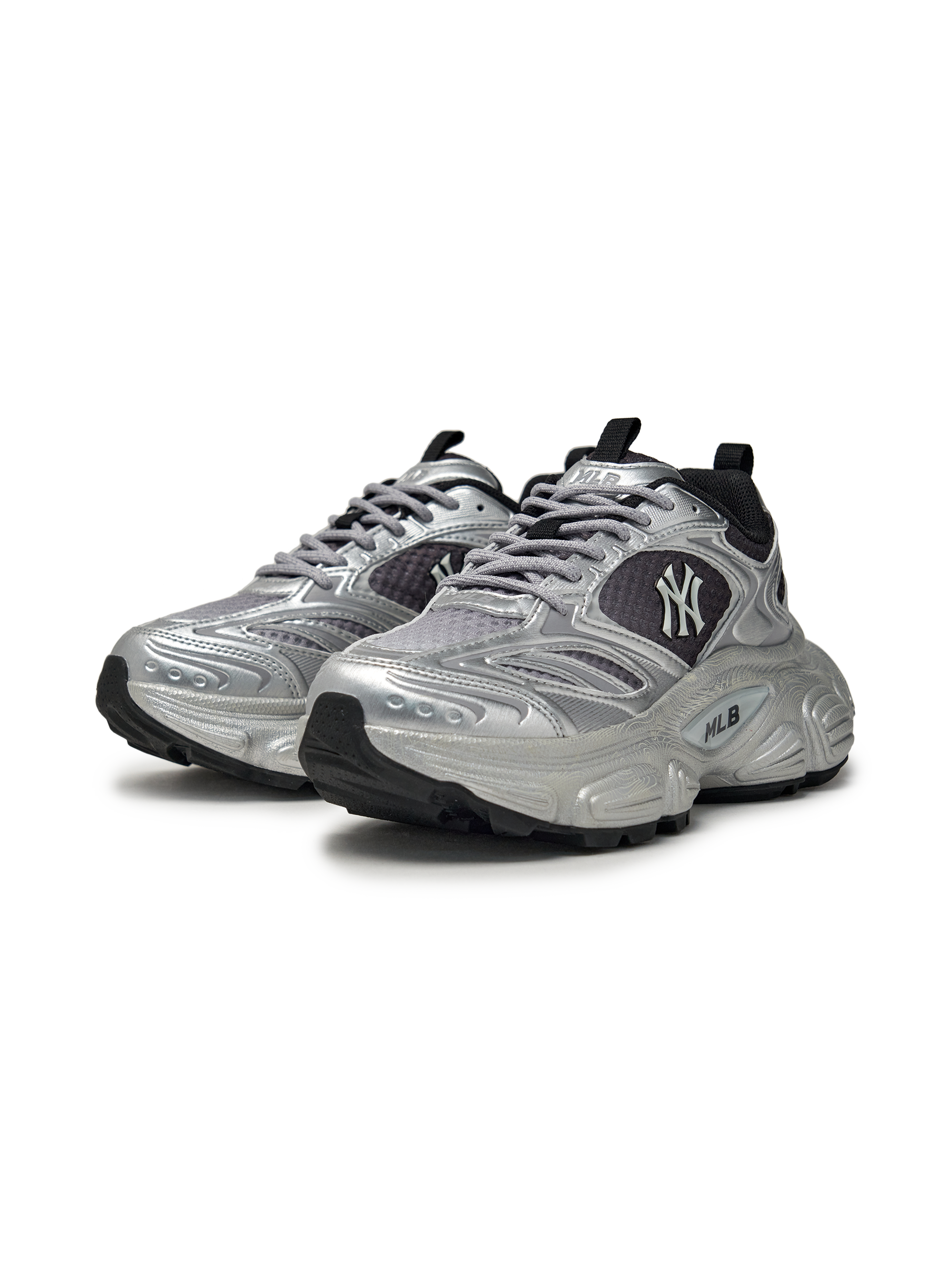 MLB Winner Chunky SV New York Yankees SILVER, baskets épaisses Yankees argentées, vue produit sur fond noir.