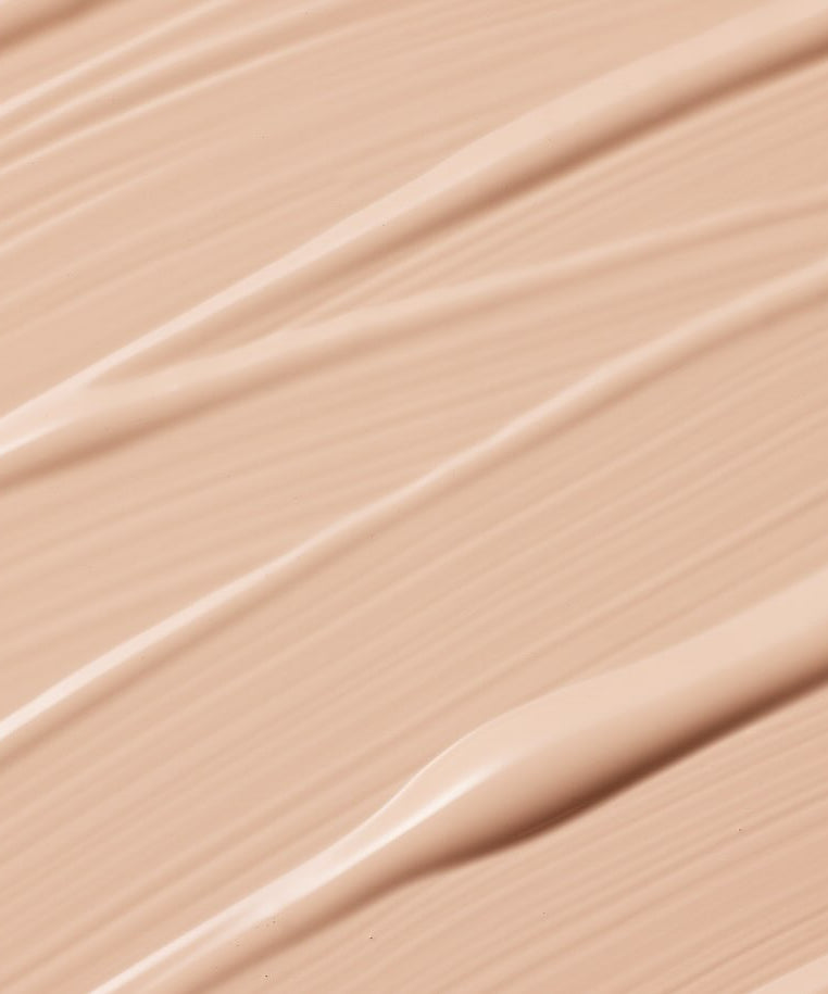 Texture homogène du MOONSHOT Conscious Fit Cushion Foundation en gros plan, couleur beige, idéal pour une finition de maquillage parfaite.