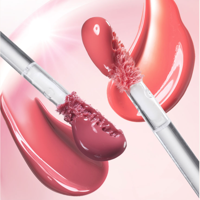 MOONSHOT Jelly Moon Glow Tint, marque MOONSHOT, maquillage lèvres brillantes en gel rouge sur fond rose lumineux.