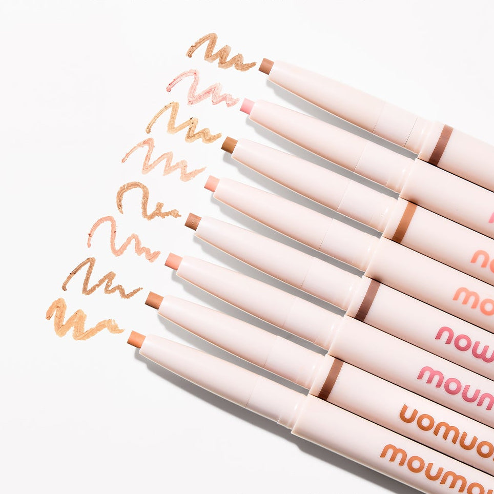 MOUMOU  Aegyo Flirting Easy Fit Duo : crayons yeux double avec traces, sur fond clair, marque MOUMOU visible
