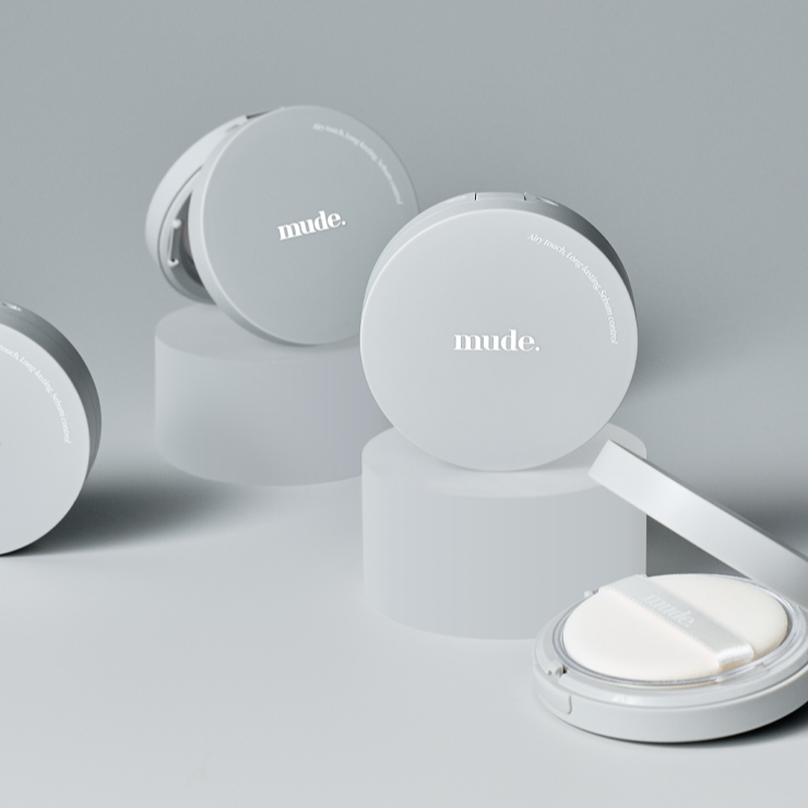 MUDE Settingn Powder Patch de la marque MUDE, pack blanc sur fond gris minimaliste, vue produit en studio.