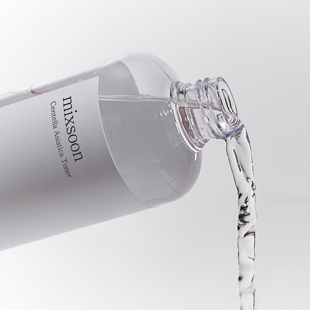 Mixsoon Centella Asiatica Toner 150ml de la marque Mixsoon, flacon blanc versant un toner sur fond clair.