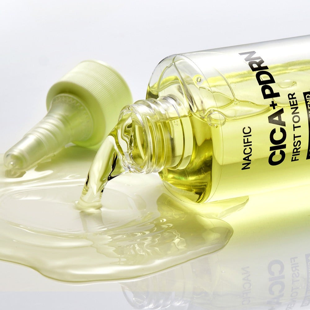 NACIFIC Fresh Cica PDRN First Toner 150ml, marque NACIFIC, flacon jaune et liquide cica sur fond clair