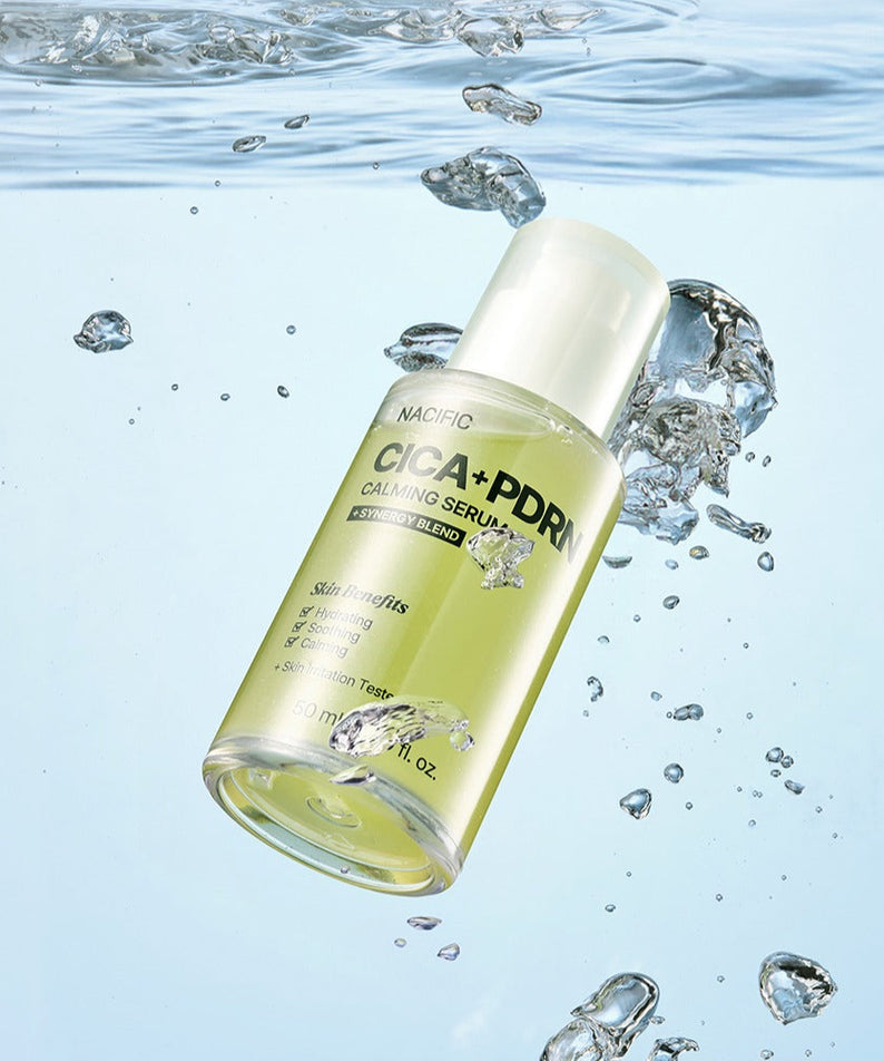 Sérum apaisant NACIFIC Fresh Cica PDRN Calming Serum 50ml en flacon, illustrant le produit dans de l'eau pour un effet de fraîcheur.
