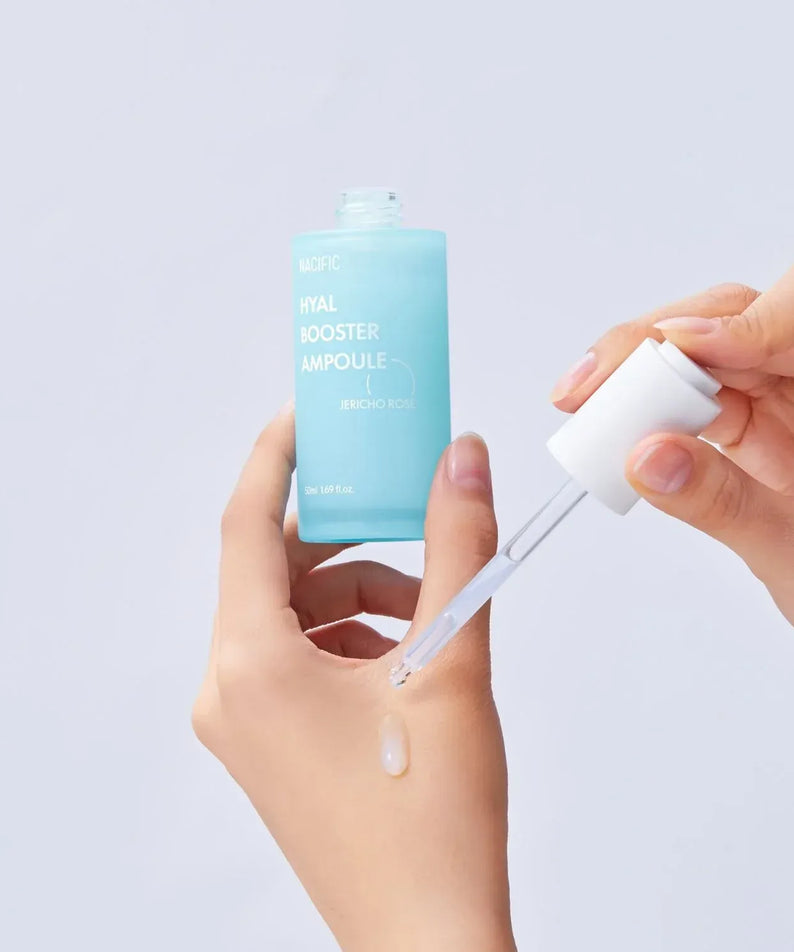 NACIFIC Hyal Booster Ampoule 50ml appliqué sur main, hydratation intense, produit cosmétique coréen de soin visage.