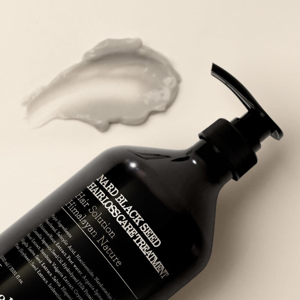 NARD Black Seed Hair Loss Treatment 1000ml de la marque NARD, flacon noir avec bec doseur sur fond clair