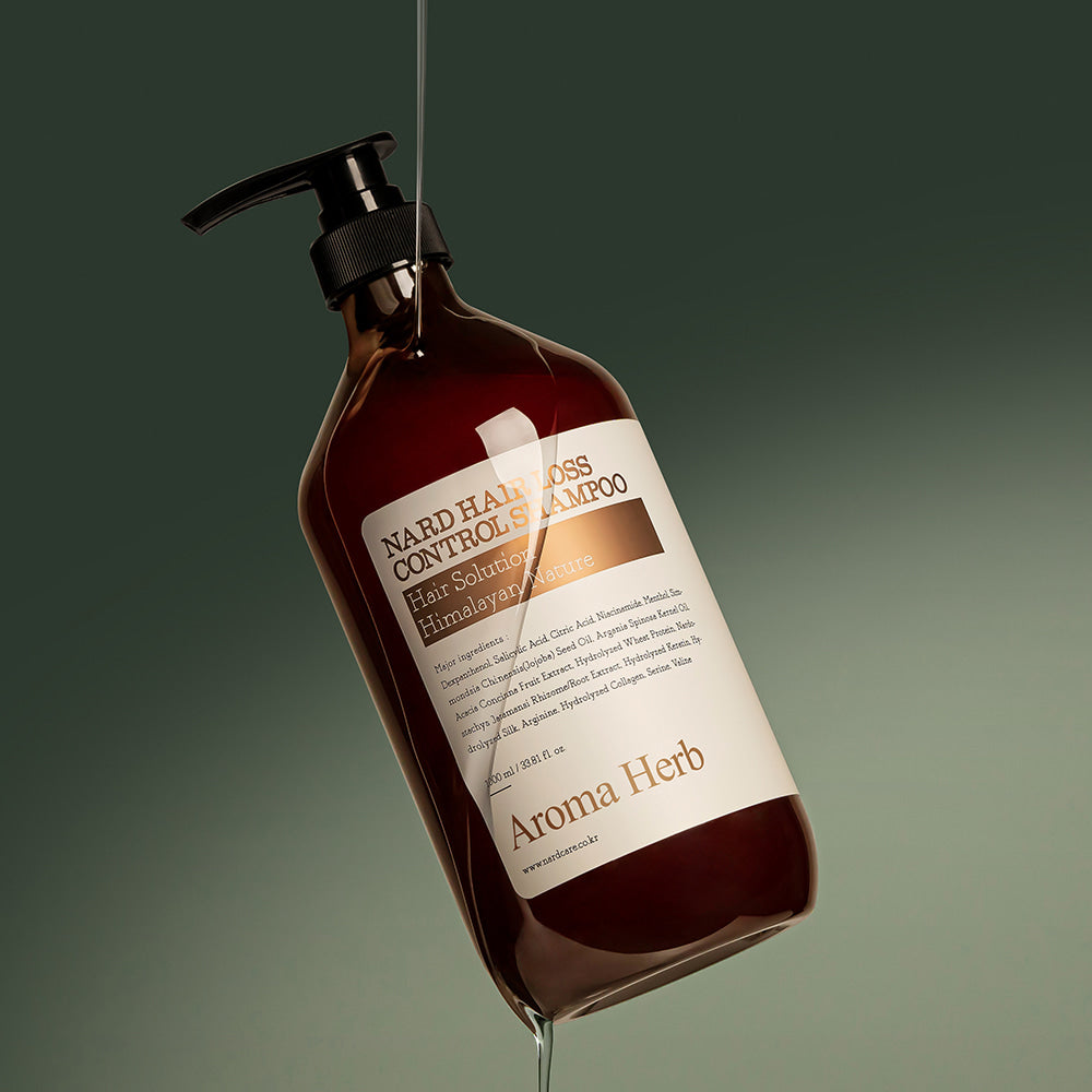 NARD Hair Loss Relief Shampoo 1000ml, bouteille de shampooing NARD en contexte visuel studio, fond vert foncé