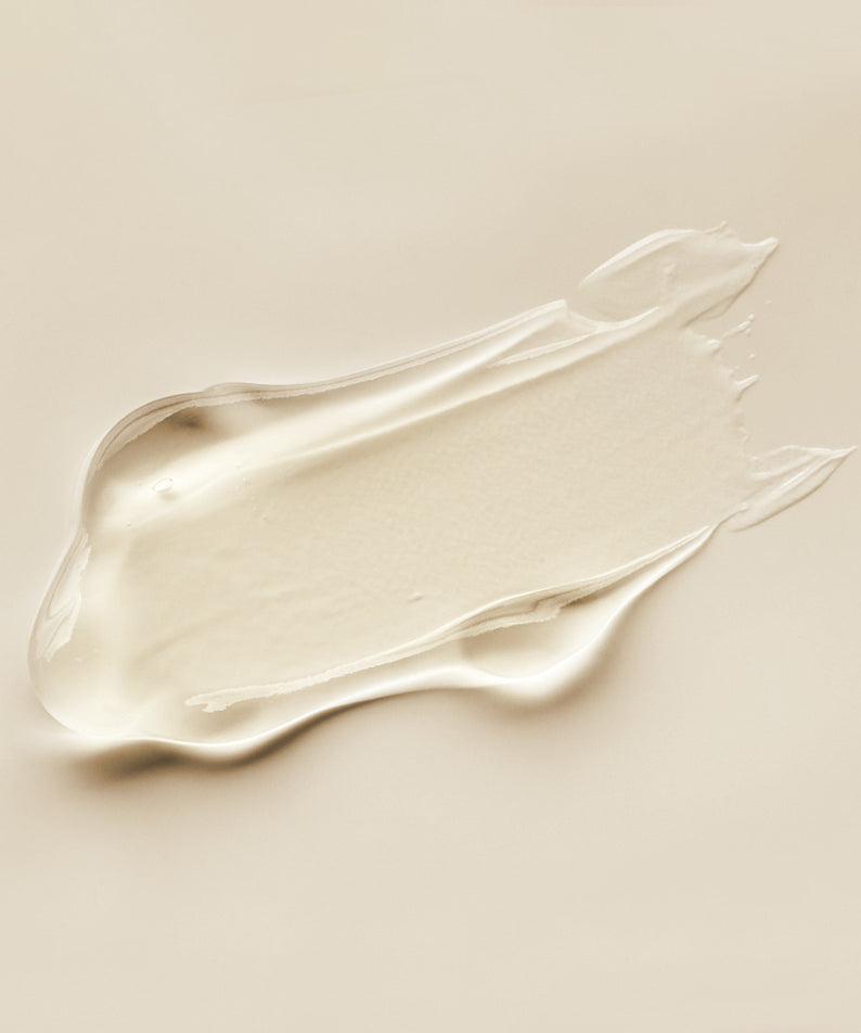 NARD Vita Balm Seven Days Serum 75ml, marque NARD, sérum en texture crème blanche sur fond beige, flacon non visible.