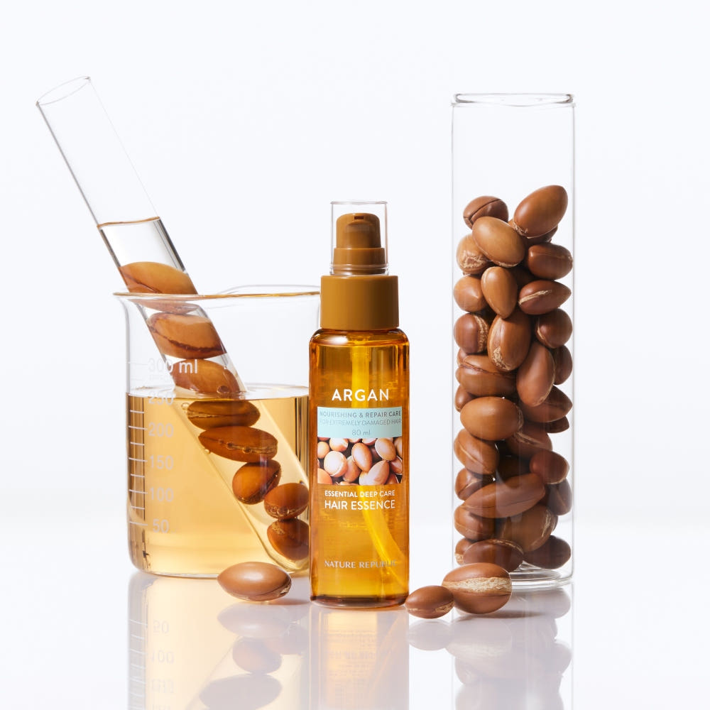 NATURE REPUBLIC Essential Deep Care Hair Essence 80ml, flacon Argan sur fond blanc avec macadamias, essai beauté.