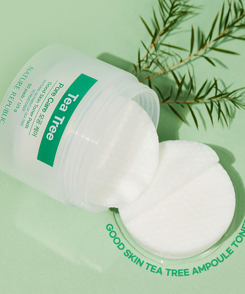 Tampons de toner NATURE REPUBLIC Good SKin Tea Tree Ampoule 125g sur fond vert avec branche de thé.