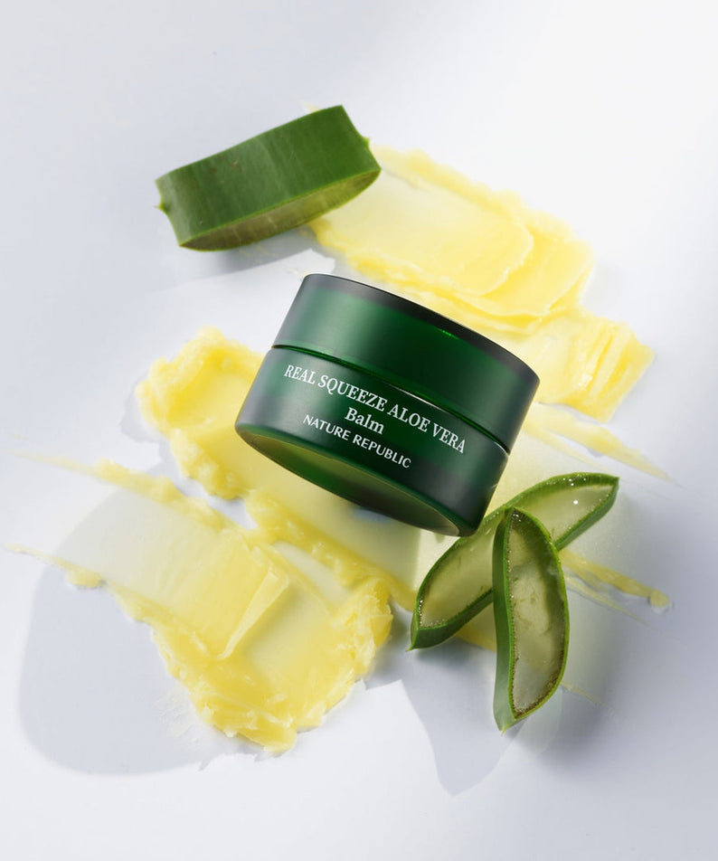 NATURE REPUBLIC Real Squeeze ALoe Vera Balm 25g sur fond d'aloès et de baume. Soins de la peau naturels.