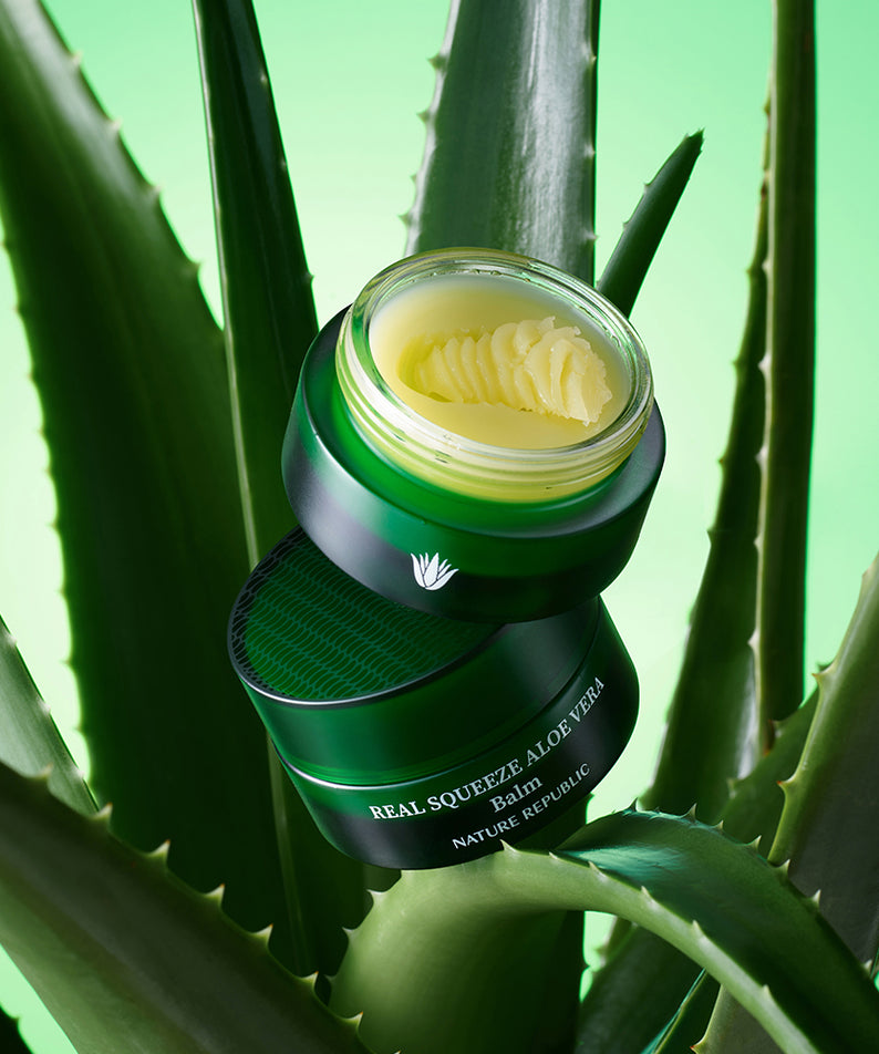 NATURE REPUBLIC Real Squeeze ALoe Vera Balm 25g sur feuille d'aloès, hydratation naturelle française.