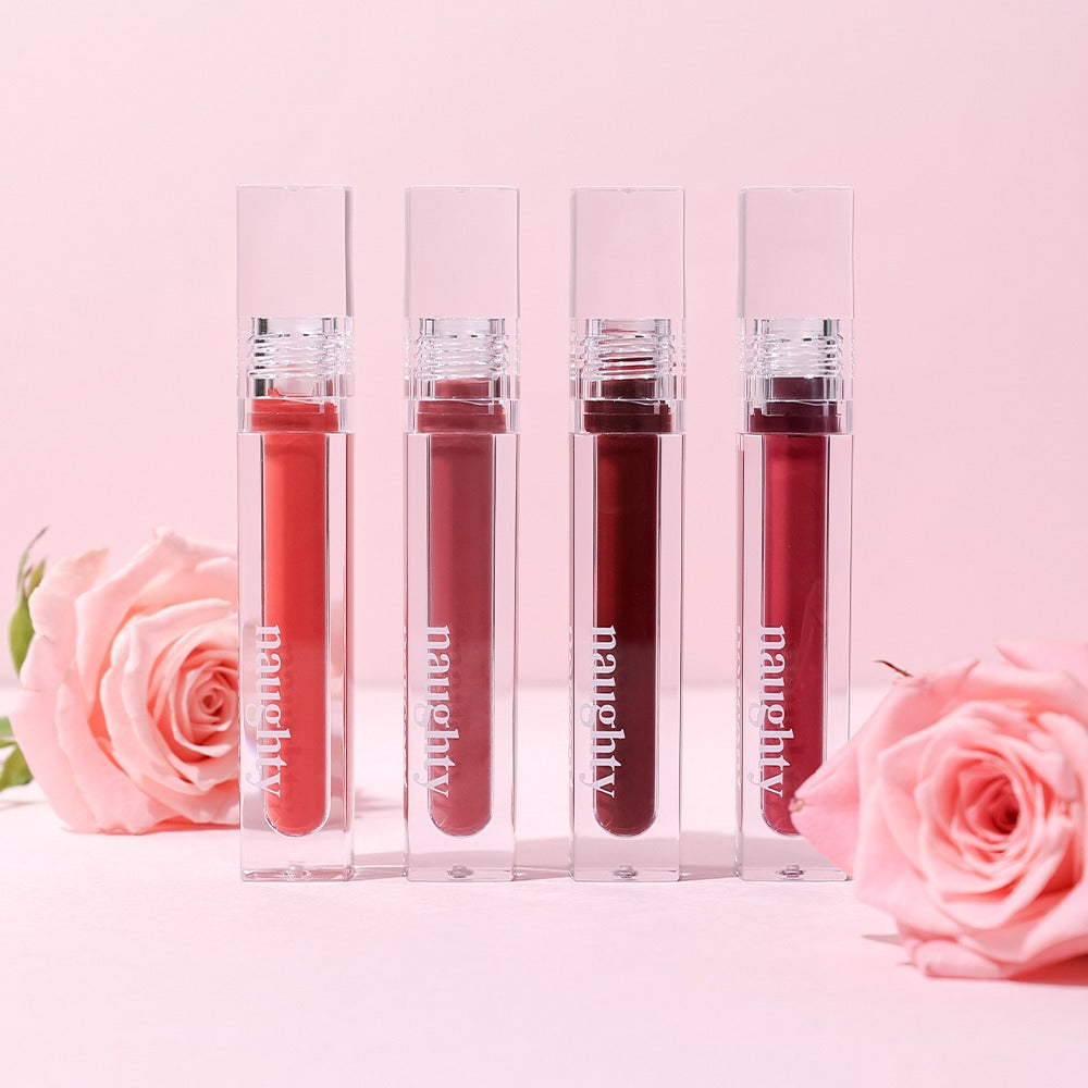NAUGHTY PERCENT Matte Bloom Tint, maquillage lèvres de la marque NAUGHTY PERCENT, flacons roses sur fond pastel