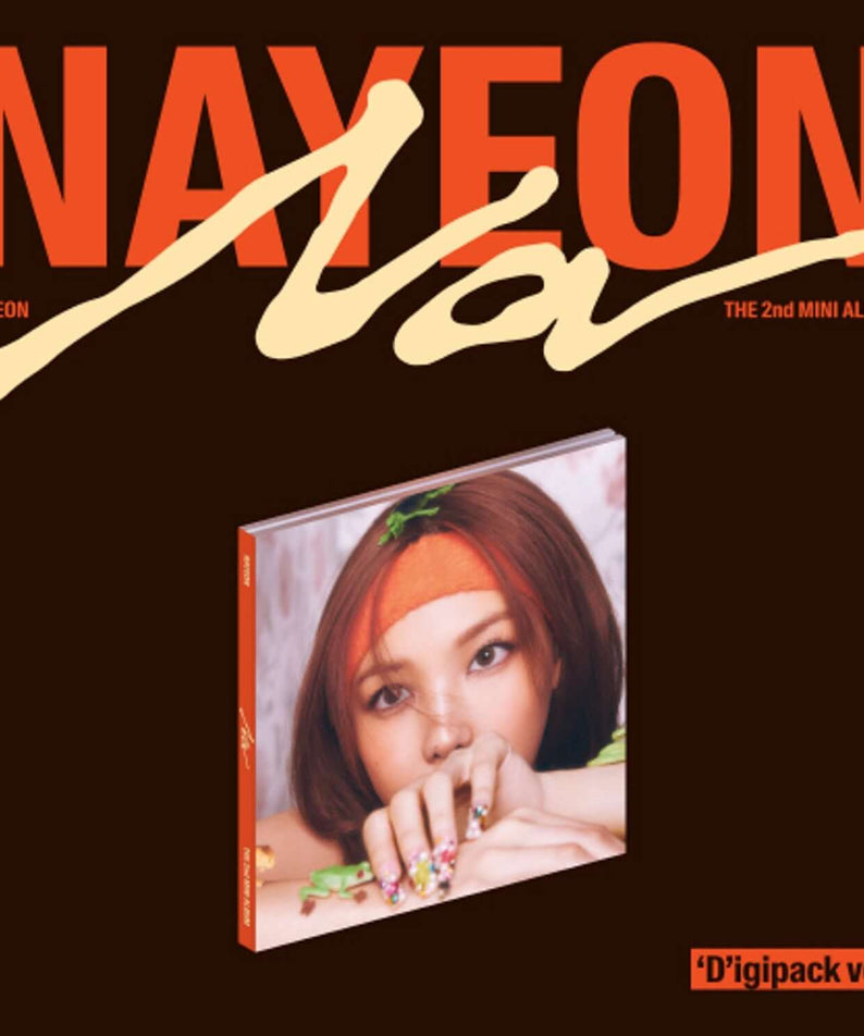 NAYEON - 2nd Album [NA] (Digipack Ver.) - Album Kpop, couverture avec photo NAYEON, fond brun, style audacieux