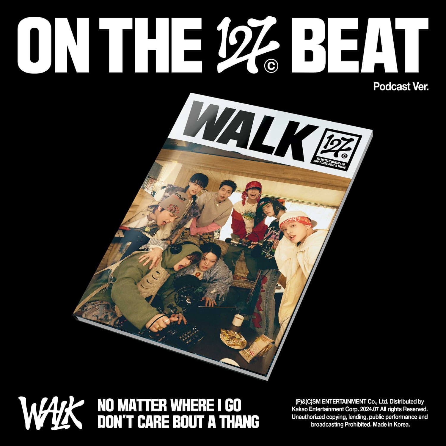 NCT 127 - 6th Album [WALK] (Podcast Ver.) - Album Kpop, jaquette noire “ON THE BEAT” avec les membres et “WALK”.