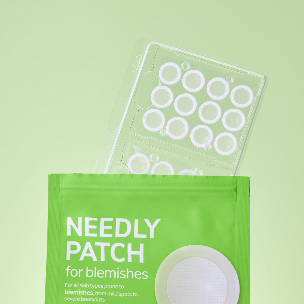 NEEDLY Patch for Blemish 24 Patches, marque NEEDLY, pack vert en gros plan sur fond vert clair