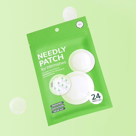 NEEDLY Patch for Blemish 24 Patches de la marque NEEDLY, sachet vert sur fond vert avec patchs visibles.