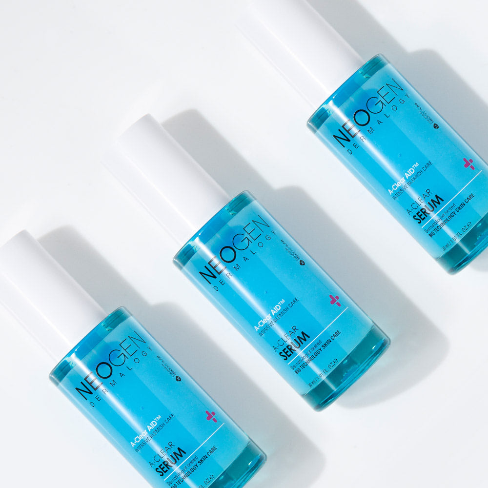 NEOGEN A Clear Serum 30ml de la marque NEOGEN, flacons bleus sur fond clair, vue produit en studio.