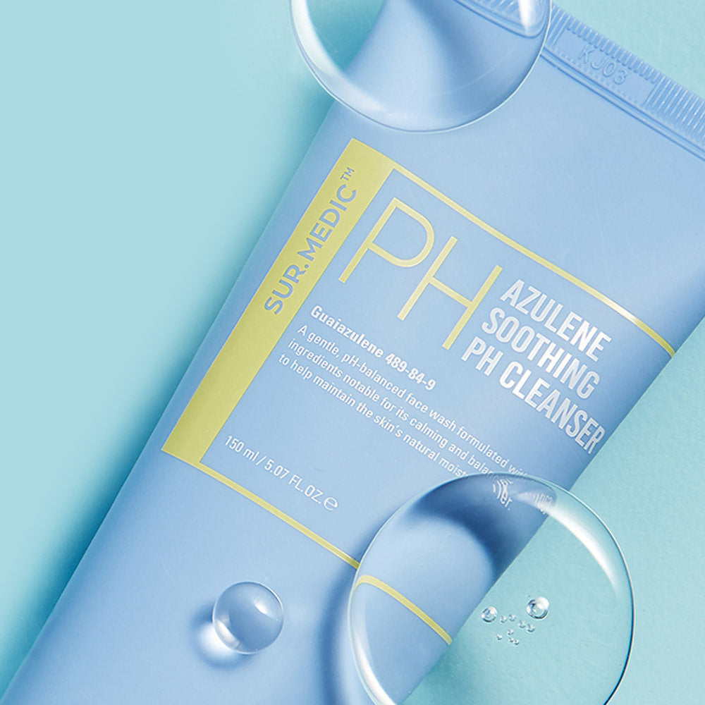 NEOGEN Azulene Soothing Midly Acidic Cleanser 150ml de la marque NEOGEN, flacon et mousse sur fond bleu apaisant.
