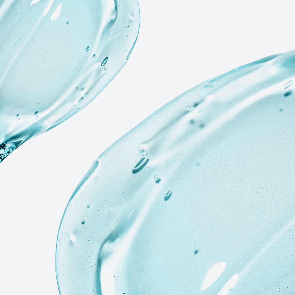 NEOGEN Azulene Soothing Midly Acidic Cleanser 150ml, la marque NEOGEN, gel bleu avec gouttes sur fond blanc clair.