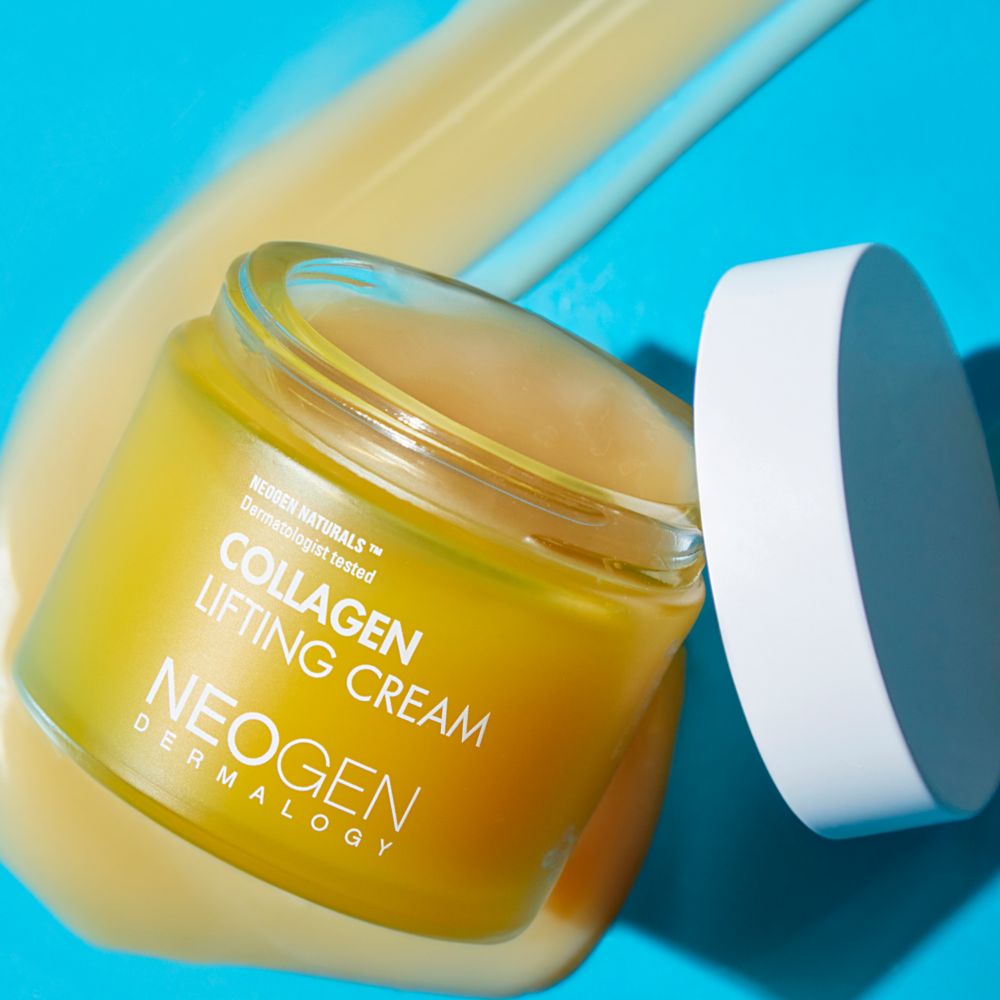 NEOGEN Collagen Lifting Cream 70ml par NEOGEN, pot avec couvercle sur fond bleu, ambiance cosmétique