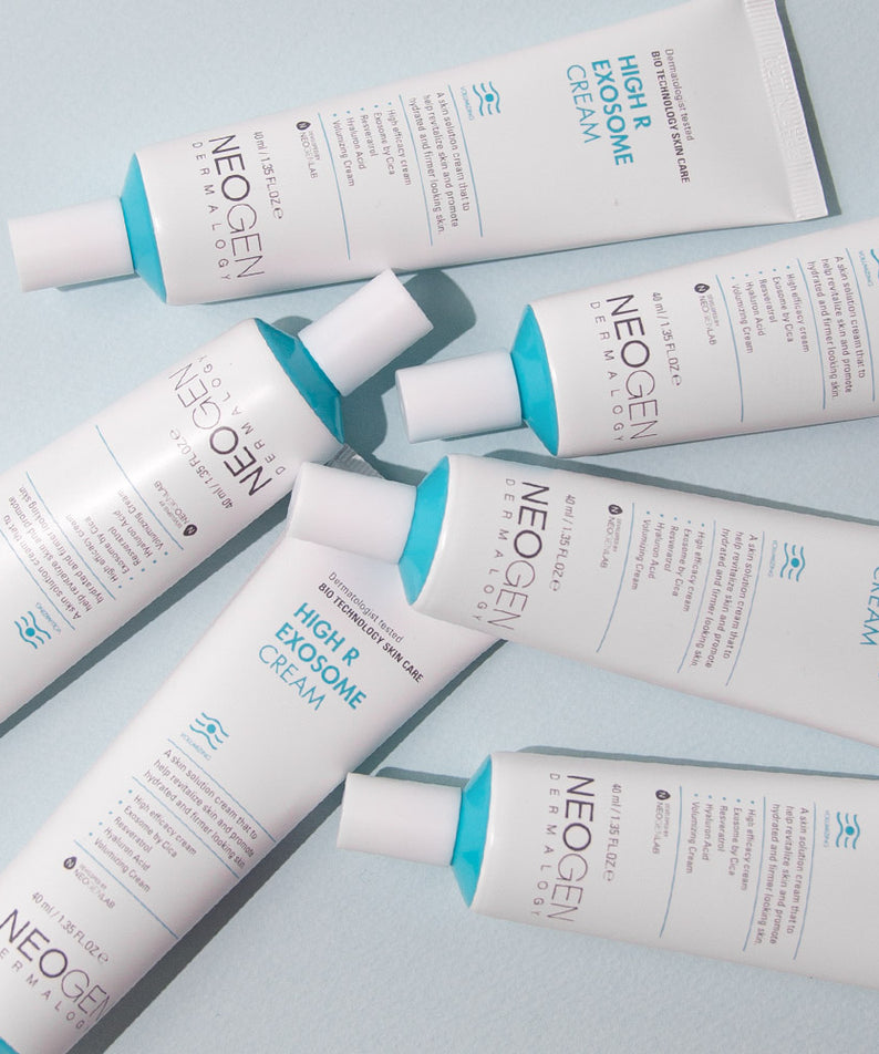 NEOGEN Hyal Exosome Cream 40ml : tubes crème alignés sur fond bleu, marque NEOGEN, visuel produit en gros plan.