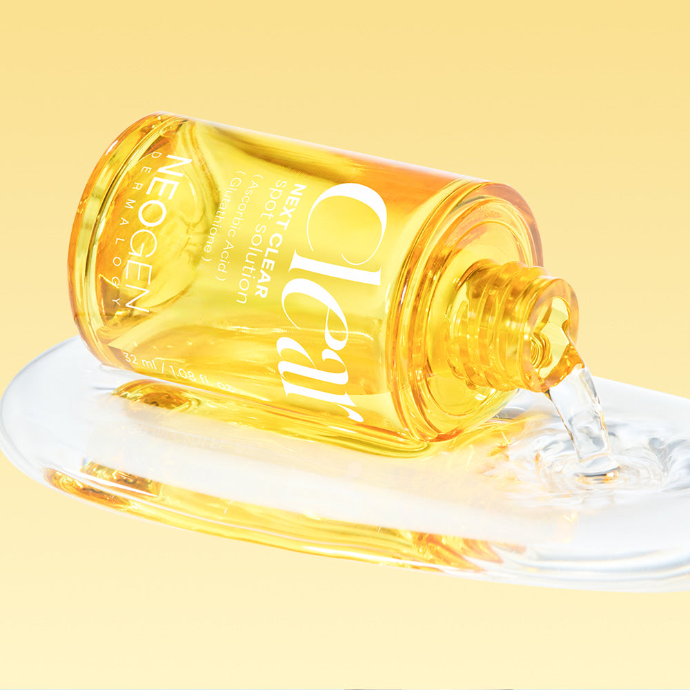 NEOGEN  Next Clear Spot Solution 32ml, flacon jaune sur fond jaune, produit de la marque NEOGEN en gros plan.
