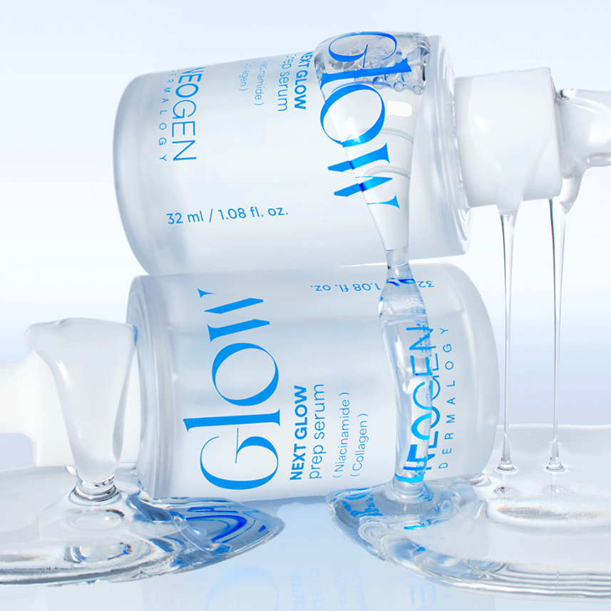 NEOGEN  Next Glow Prep Serum 32ml en flacon sur fond bleu, gouttes et liquide, visuel cosmétique de la marque NEOGEN
