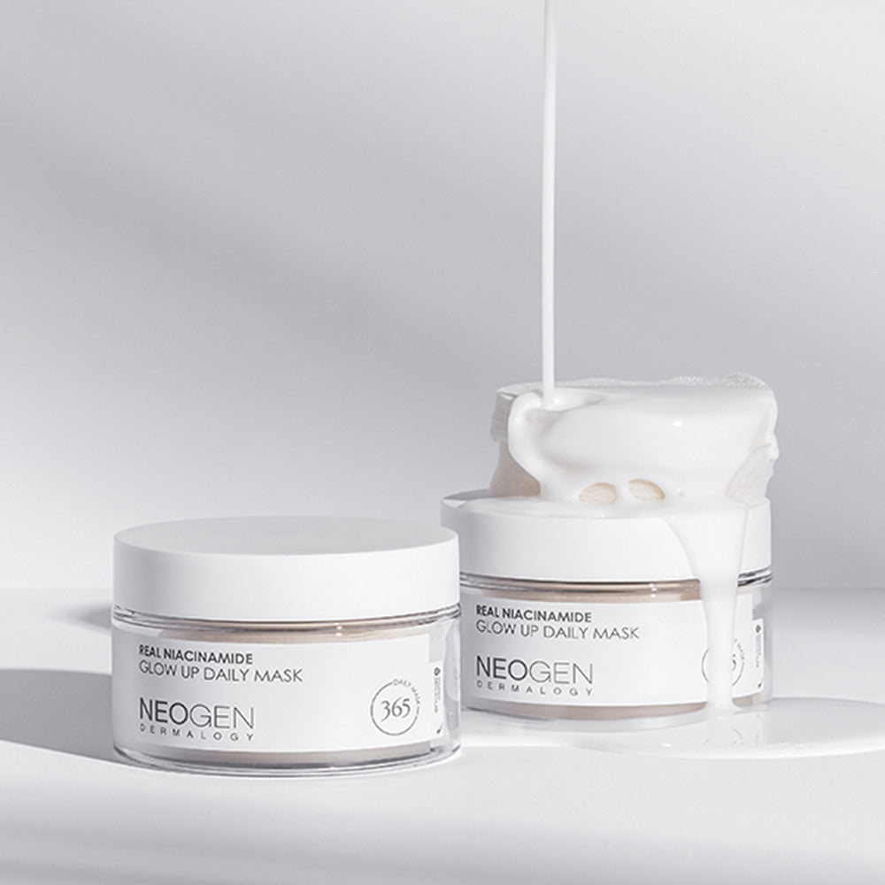 Décris l'image en français : NEOGEN Niacinamide Glow Up Daily Mask Pads 40 Sheets, marque NEOGEN, pots blancs sur fond clair.