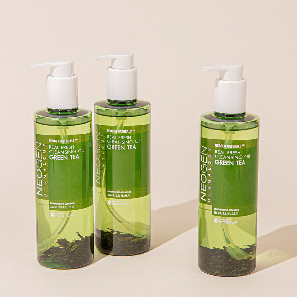 NEOGEN Real Fresh Cleansing Oil Green Tea 285ml de la marque NEOGEN, flacons verts sur fond clair, contexte produit.