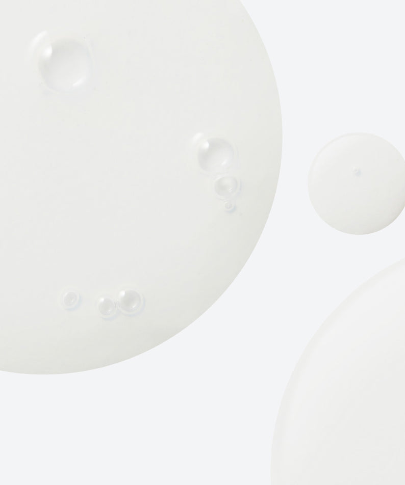 NEOGEN Real Heartleaf Soothing Essence 150ml, flacon sur fond blanc minimal, gouttelettes, branding marque NEOGEN.