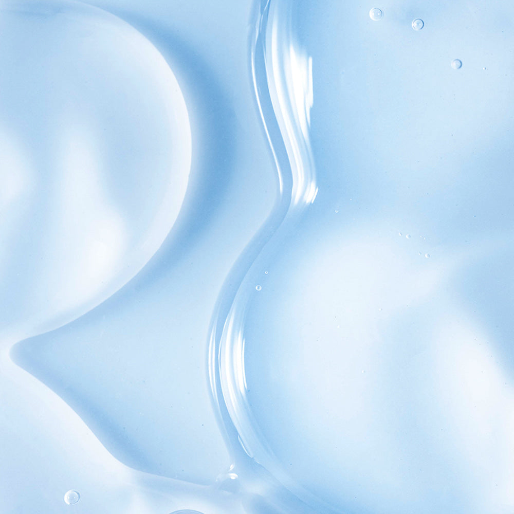Décris l'image en français : NEOGEN Real Hya Panthenol Serum 30ml, flacon au style bleu hydratant sur fond gouttes.