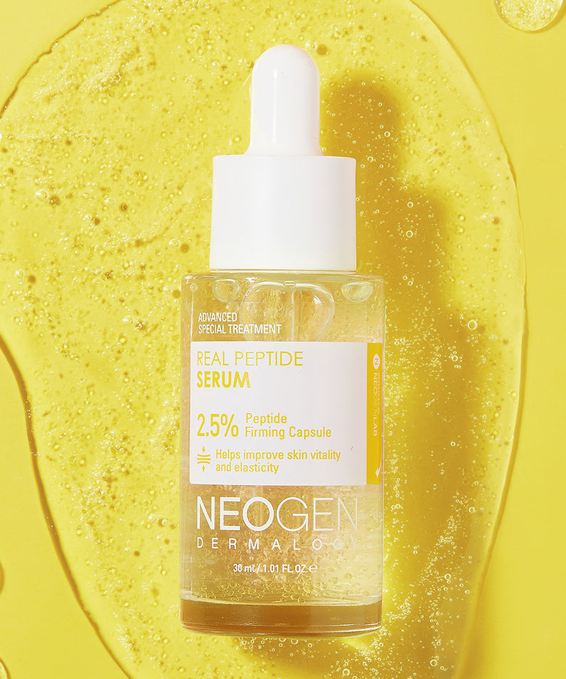 NEOGEN Real Peptide Serum 30ml, flacon en goutte, marque NEOGEN, fond jaune liquide, gouttelettes et éclats.