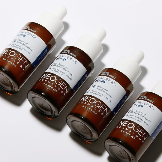 NEOGEN Real Retinol Serum 30ml de la marque NEOGEN, bouteilles sérum sur fond clair, pack produit en gros plan.