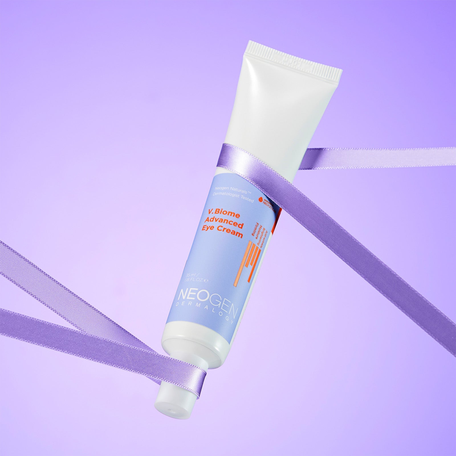 Décris l'image en français : NEOGEN V Biome Advanced Eye Cream 35ml de NEOGEN, tube blanc sur fond violet.