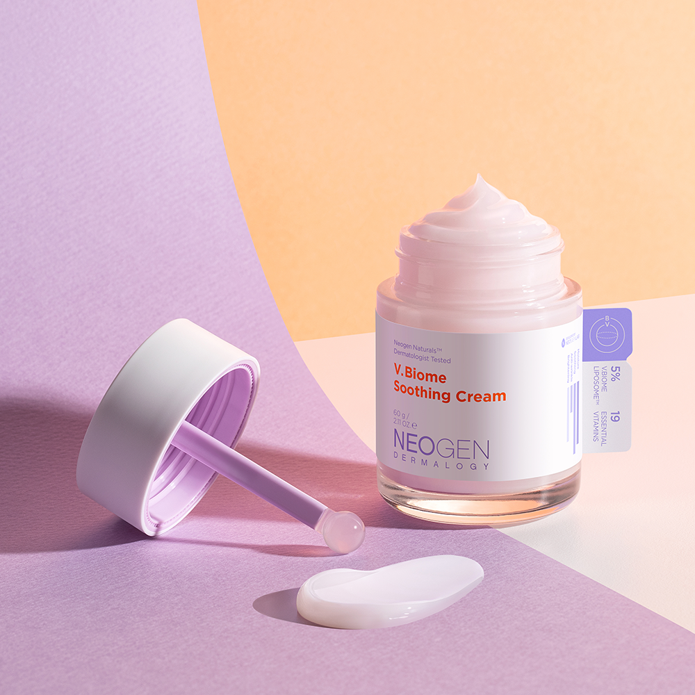 NEOGEN V Biome Soothing Cream 60g, pot et crème sur fond pastel, marque NEOGEN V, image produit.