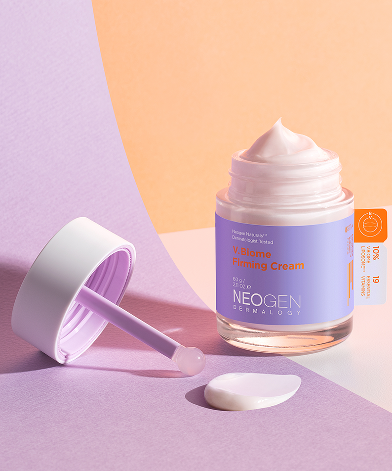 Crème raffermissante NEOGEN V Biome Firming Cream 60g, tonifie et hydrate, pot ouvert sur fond pastel, texture visible.