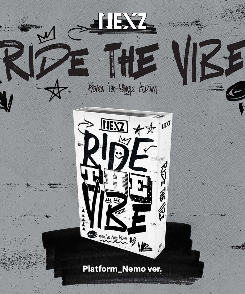 NEXZ - 1st Album Ride the Vibe - Album Kpop, pochette sur présentoir, fond graffiti, ambiance street, album NEXZ