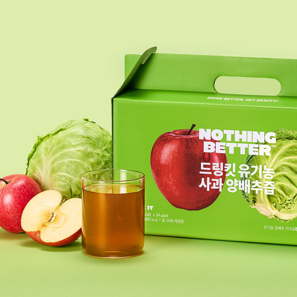 Décris l'image en français mentionnant NOTHING BETTER Drinkit Organic Applr Cabbage Juice 100ml 24 Packets, jus et boîte verte.