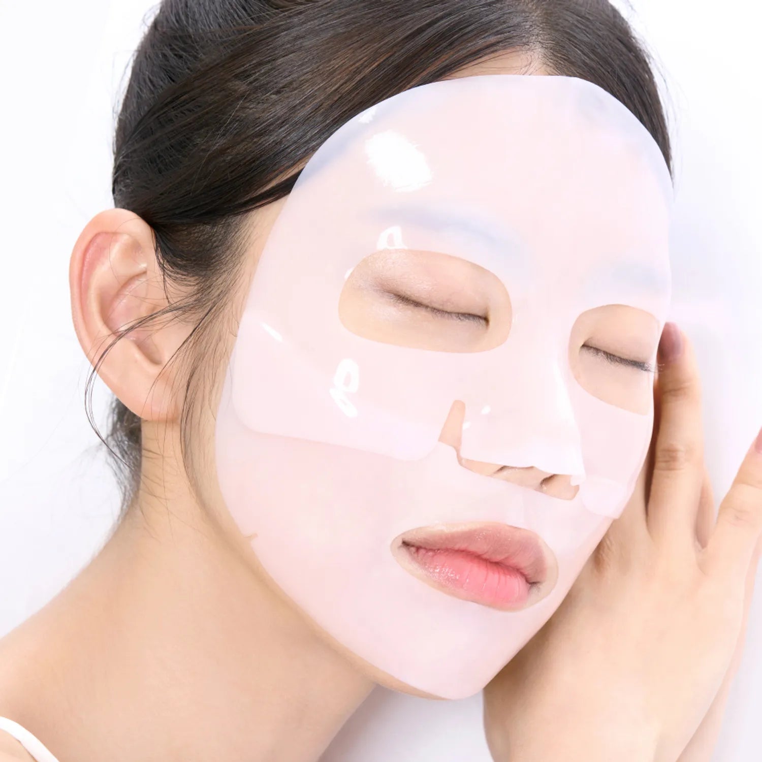 NUMBUZIN No. 2 Rose PDRN Collagen Wrapping Overnight Film Pack (4 sheets) : masque visage rosé, femme en pose, nuit