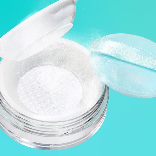 NUMBUZIN No.1 Pantothenic Acid Skincare 100 Blur Powder 7g : flacon ouvert avec poudre blanche, marque NUMBUZIN, fond bleu.