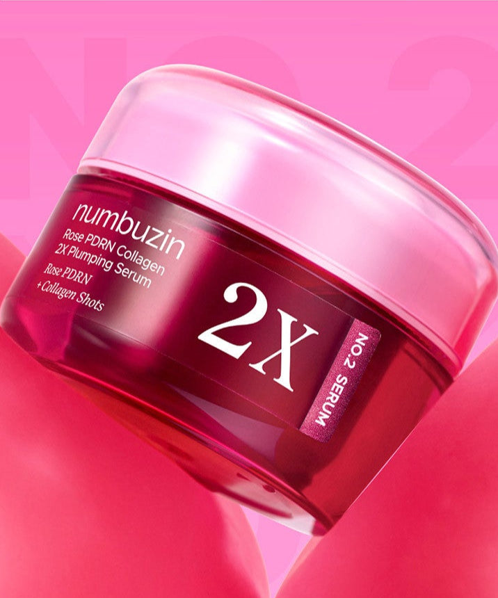 NUMBUZIN No.2 Rose PDRN Collagen 2X Plumping Serum 30ml, flacon rose branding, fond rose, contexte cosmétique.