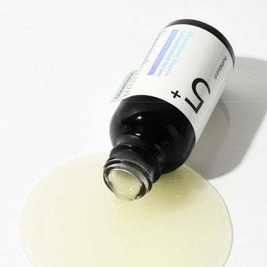 NUMBUZIN No.5 Glutathione C Trace Ampoule 30ml de la marque NUMBUZIN, goutte de sérum sur fond blanc.